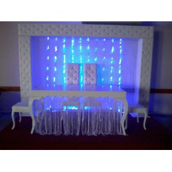 Nikah masası kapitoneli Mavi ışıklı arka fon Nikah masası kapitoneli Mavi ışıklı arka fon